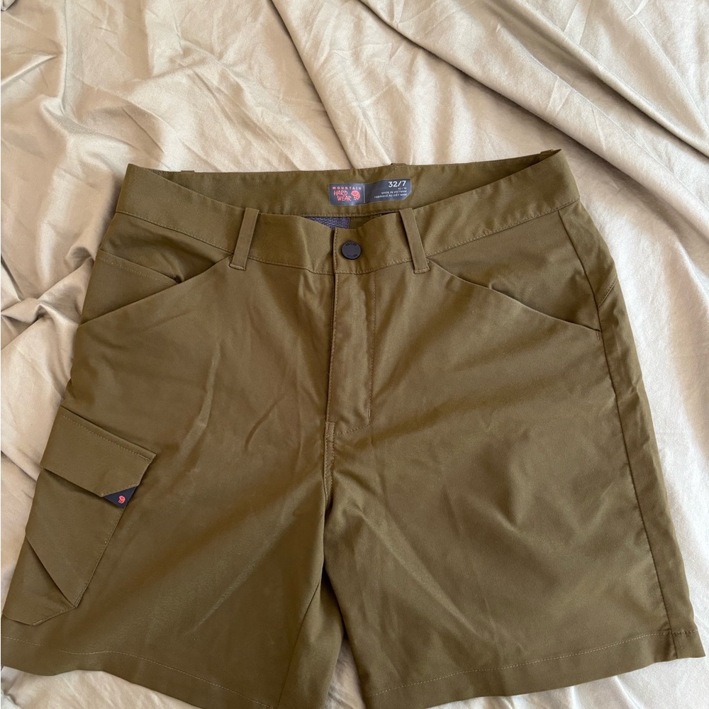 Mountain Hardwear Men's Khaki Cargo Shorts